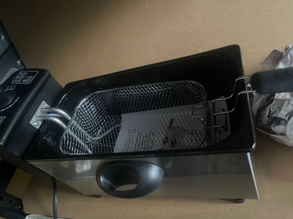 Frytownica olejowa Royalty Line, wygodna i zgrabna o pojemności 1.5L