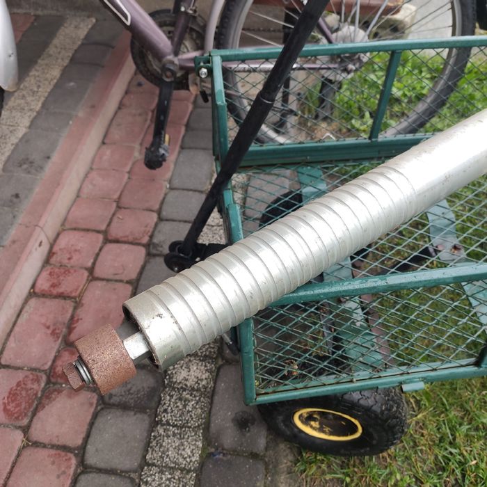 Wałek aluminiowy spiralny rozciągający siatkę/folię do prasy