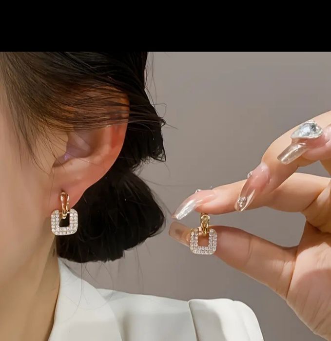 Гарні жіночі сережки