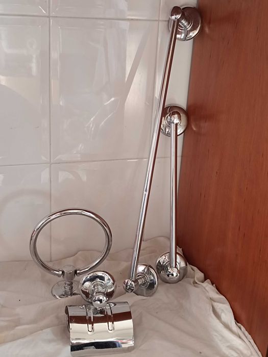 Conjunto em inox para WC de 4 peças