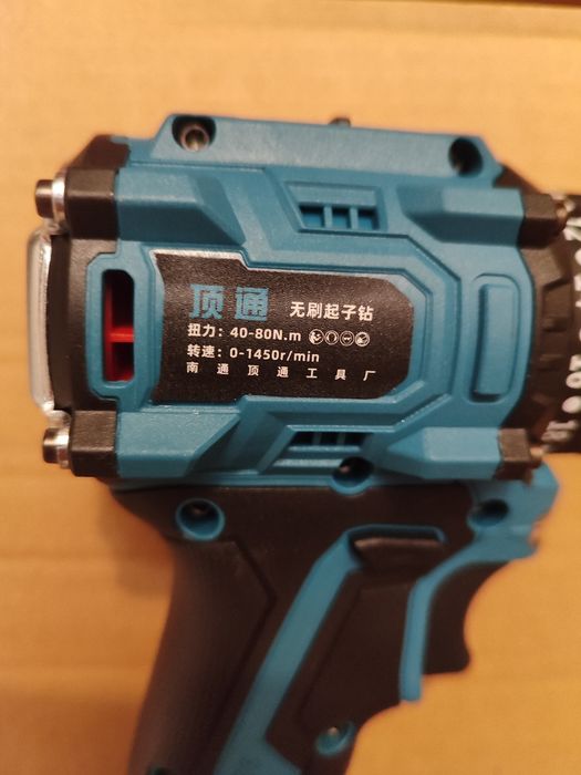 Безщітковий акумуляторний  шуруповерт зі швидкозмінним патроном