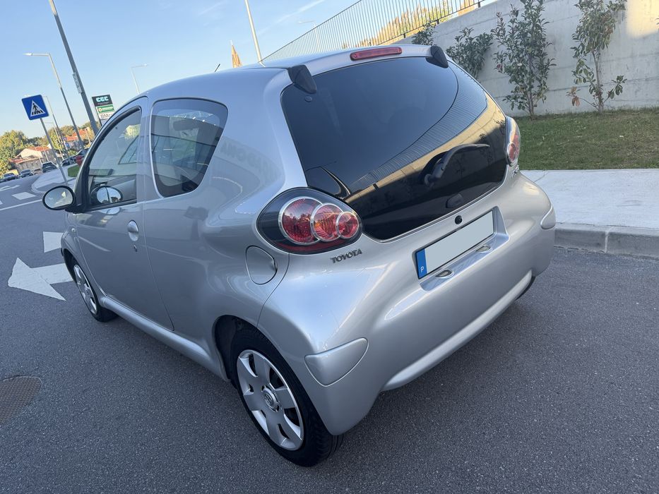 Toyota Aygo - Caixa Automática c/ GPS e CarPlay