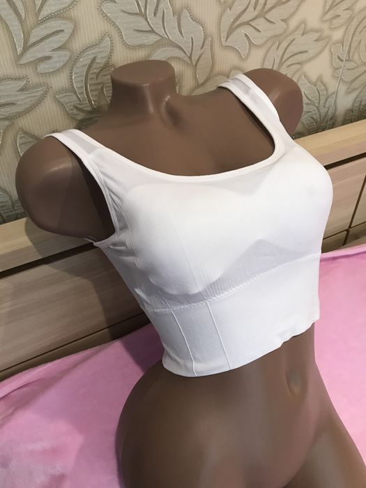 Білий топ з чашечками | Для спорту, дому, щоденного носіння
