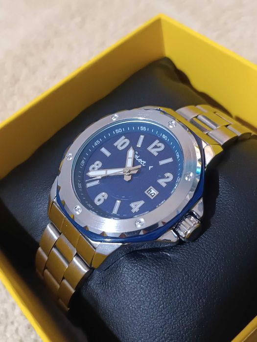 Relógio Select < (metal)