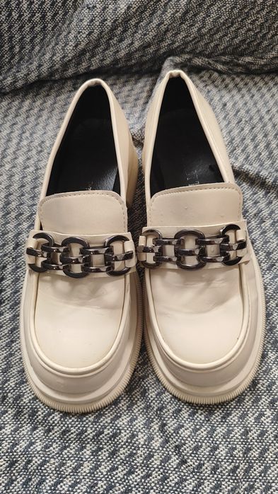 Жіночі лофери з ланцюгом