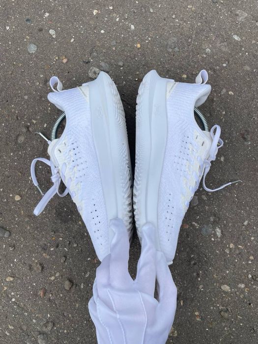 Технологічні кросівки Under Armour Flow Velociti