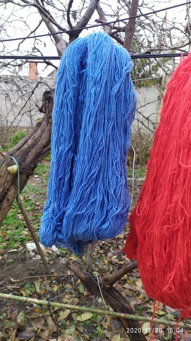 Продам пряжу: чёрную, белую, красную и голубую