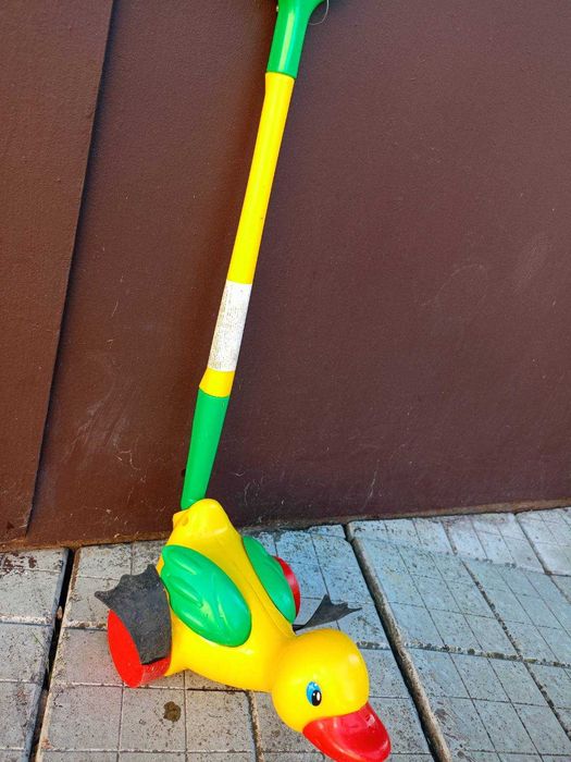 Дитяча механічна іграшка з ручкою "Качечка"