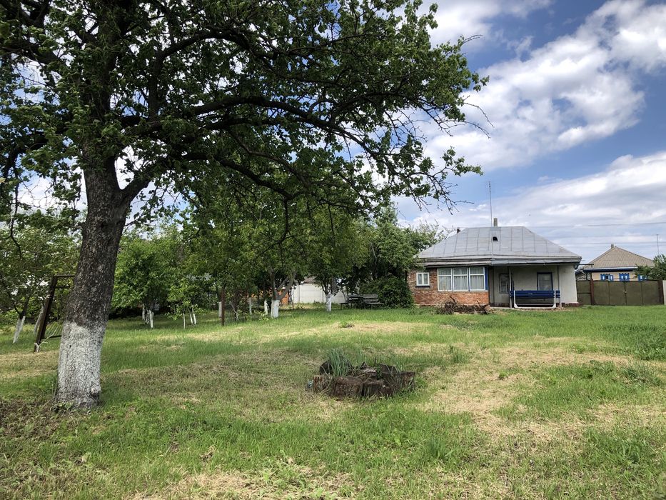 Будинок біля річки смт Чорнобай