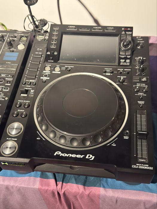 2 CDJ 2000 NEXUS 2 + mesa 900 NEXUS 2