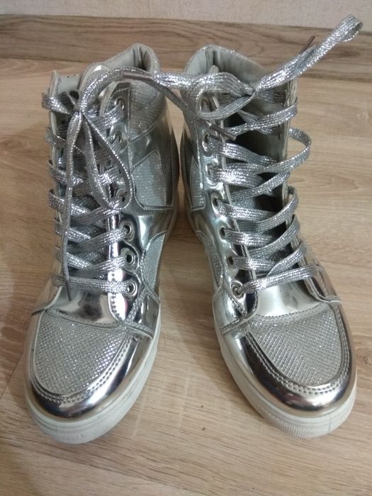 38 Lion Sneakersy na koturnie