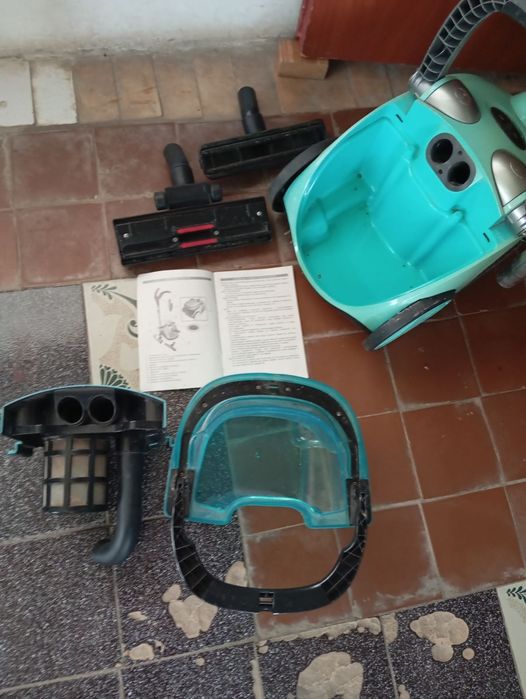 Пылесос с водяным фильтром Cameron.