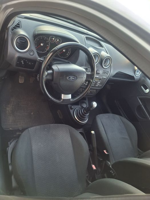 Ford fiesta guia 1.2 gasolina  imaculado