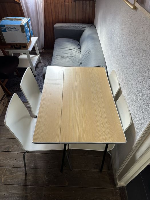 Conjunto mesa + 4 cadeiras