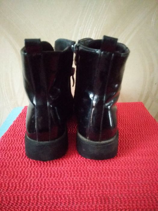 Продам туфли лаковые