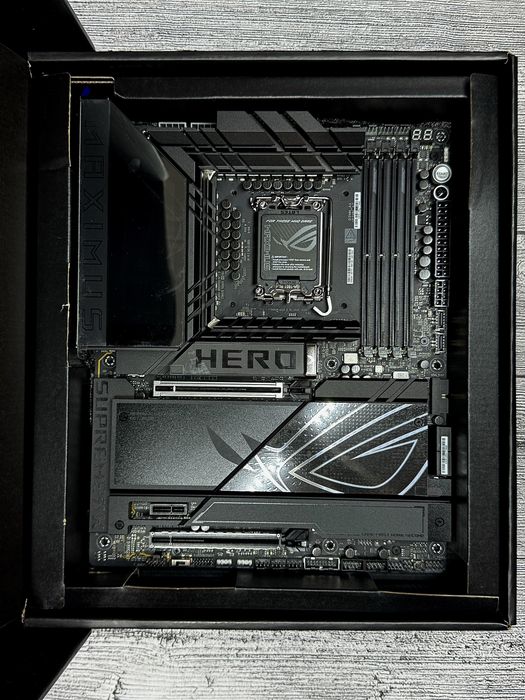 Материнская плата ASUS ROG Maximus Z890 Hero 1 шт. NEW!