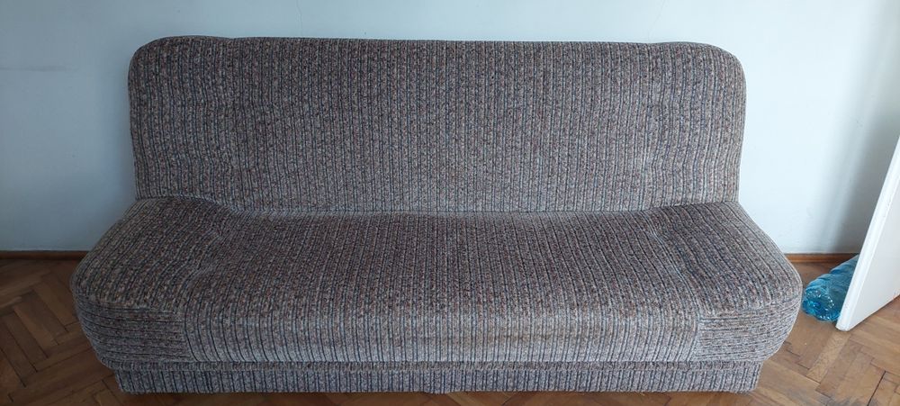 Kanapa i regał do oddania