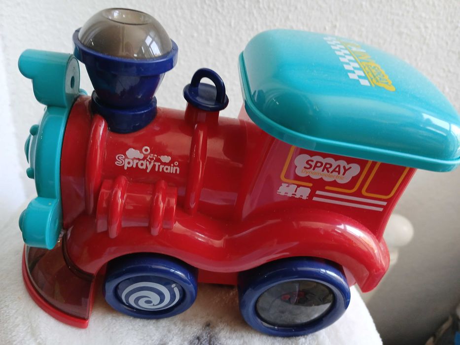 Lote brinquedos, biberões, sapatos, 50 peças roupas etc