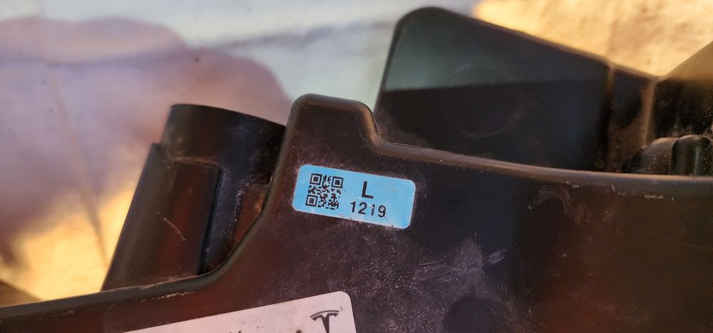 Противотумана фара Tesla model 3