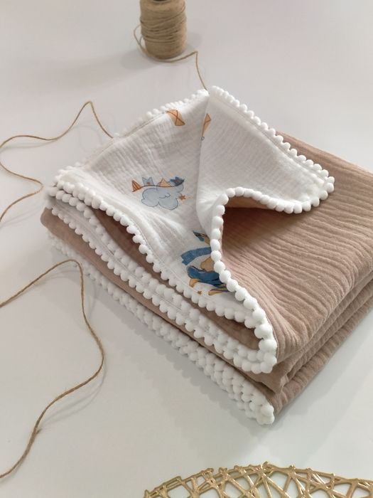 Мусліновий плед з помпонами, комбінований дитячий пледик  (#6863)