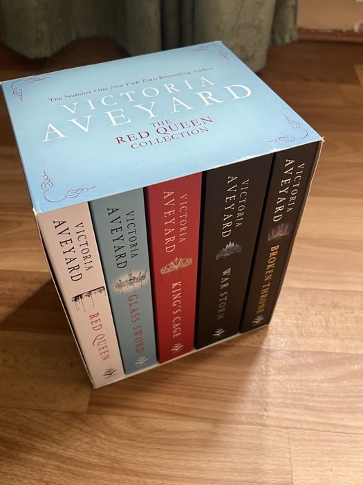 Red queen series by Victoria Aveyard англійською мовою