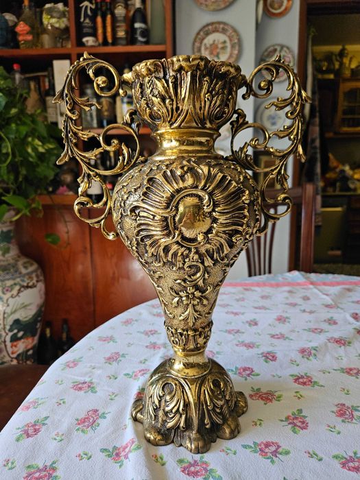 Taça antiga em latão