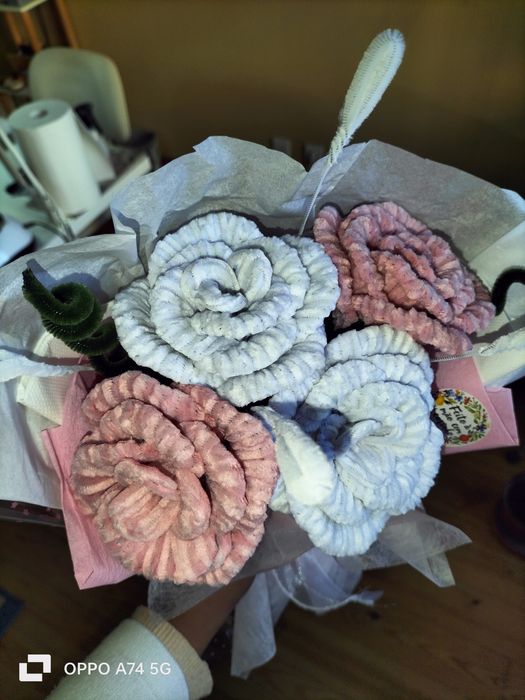 Buquê artesanal feito a mão com limpadores de cachimbo