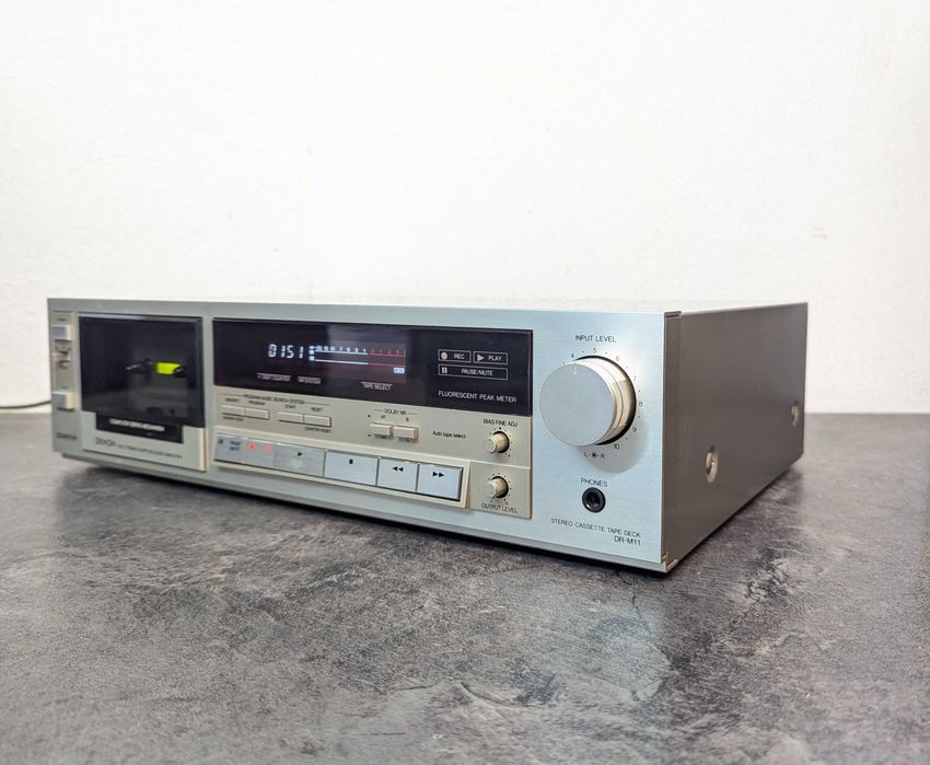 Касетна дека Denon DR-M11.