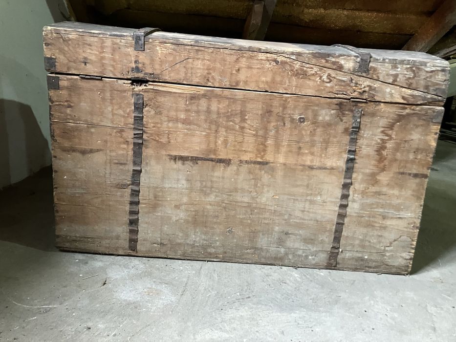 Сундук антикварный.