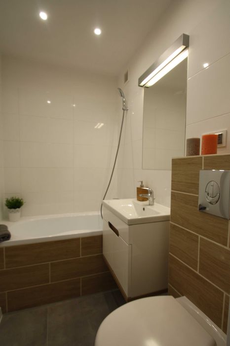 3 pok., generalny remont, garderoba, blisko SKM. Bezpośrednio