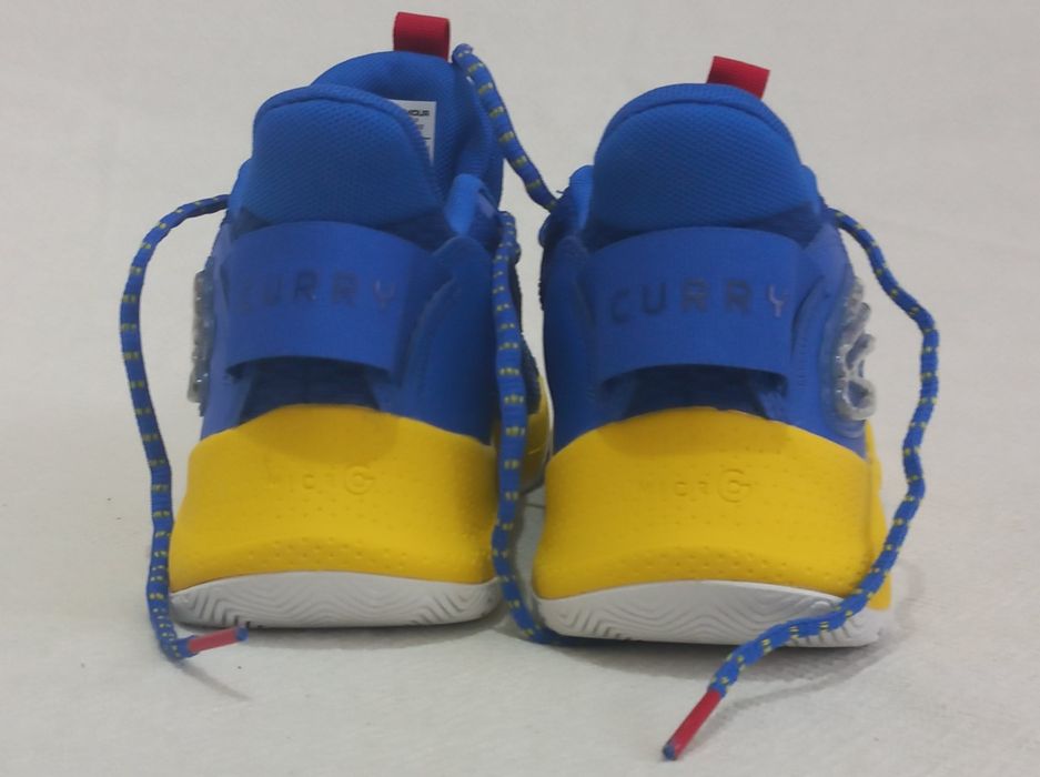Buty żółto-niebieskie Under Armour GS Curry 3Z7 rozmiar 36 władka 23