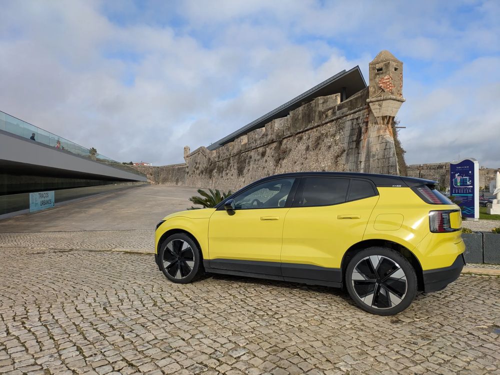 Volvo EX30 Single Motor Extended Range RWD Plus