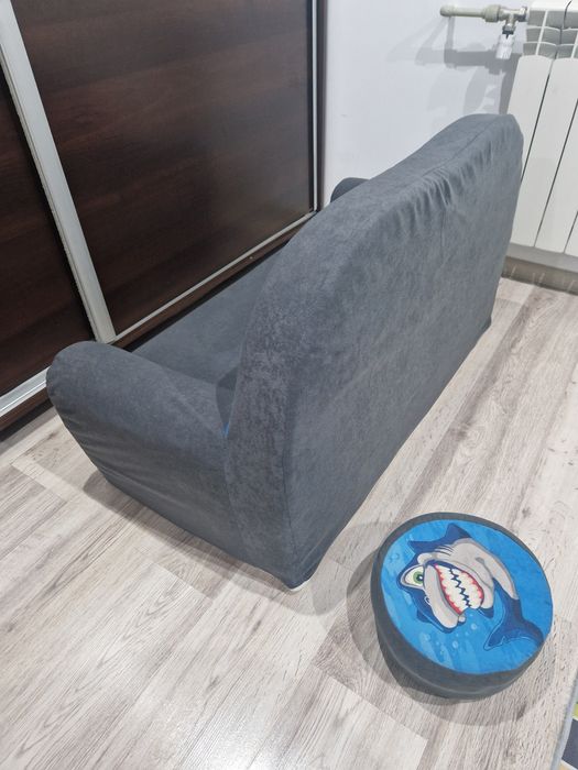 Sofa piankowa rozkładana z poduszką i pufą