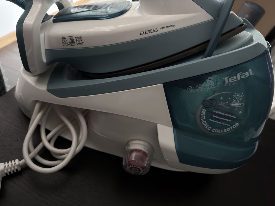 Ferro de engomar com caldeira tefal