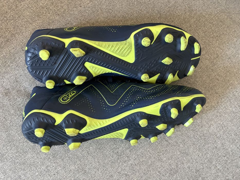 Buty  korki  r.40  Puma Future Play