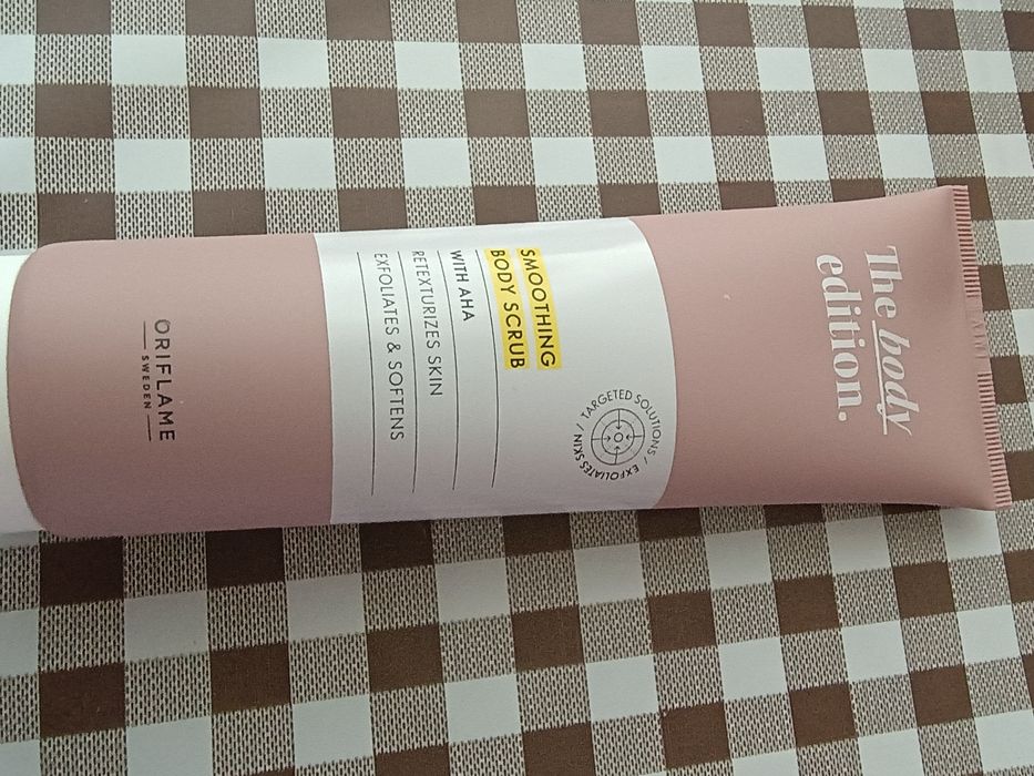 Scrub do ciała Oriflame