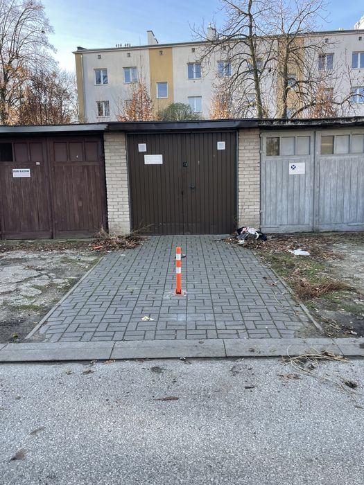 Garaż na Woli, os. Grabowska