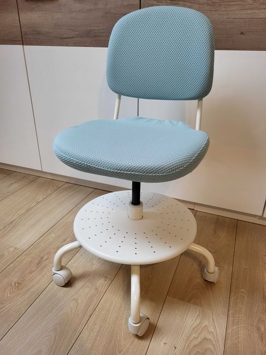 Dziecięce niebieskie krzesło do biurka