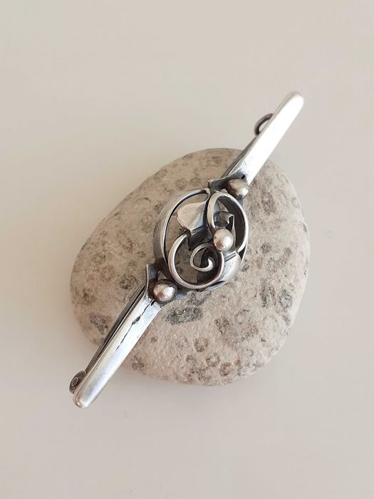 Srebrna broszka vintage sygnowana Hermana Siersbøl?