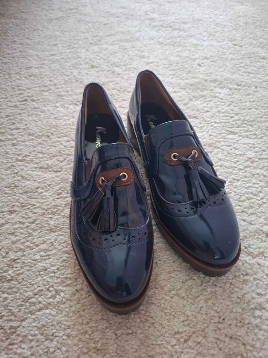 Sapatos azul-marinho em verniz novos  - 38