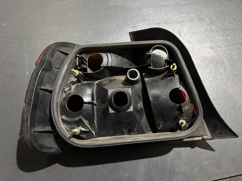 Lampa prawy tył BMW E36 compact