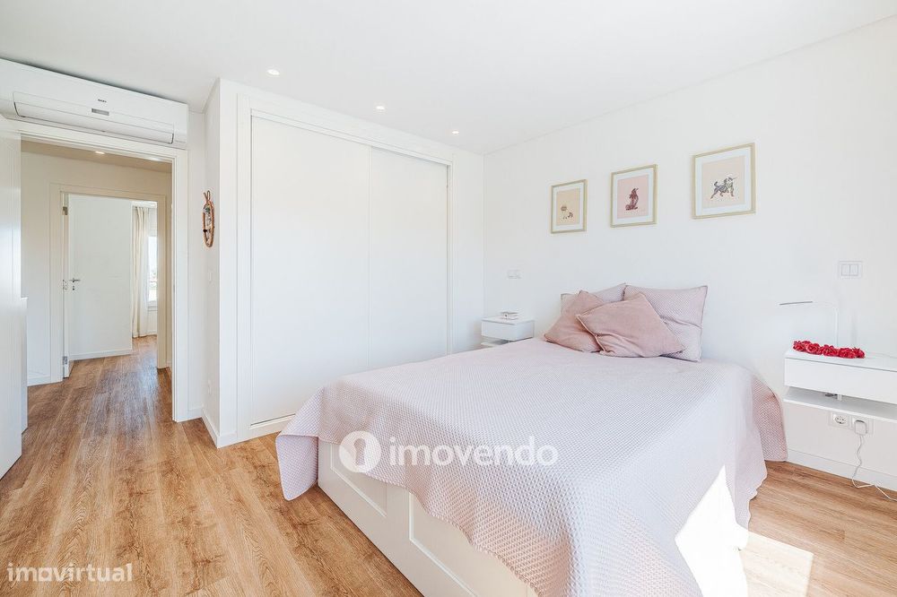 Moradia T3+1 moderna, com garagem e áreas amplas, em Alcochete