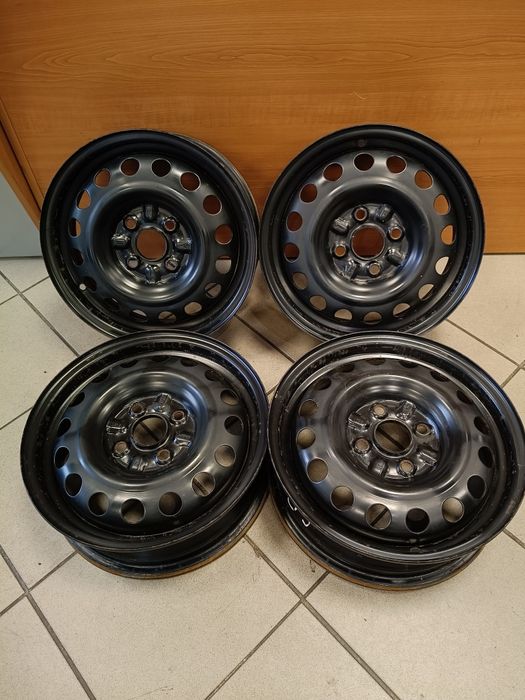 4 x felga stalowa 4,5 R14 ET39 4x100 Toyota Yaris