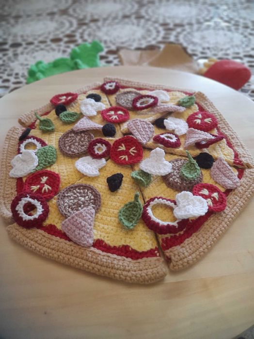 PIZZA wykonana na szydełku.