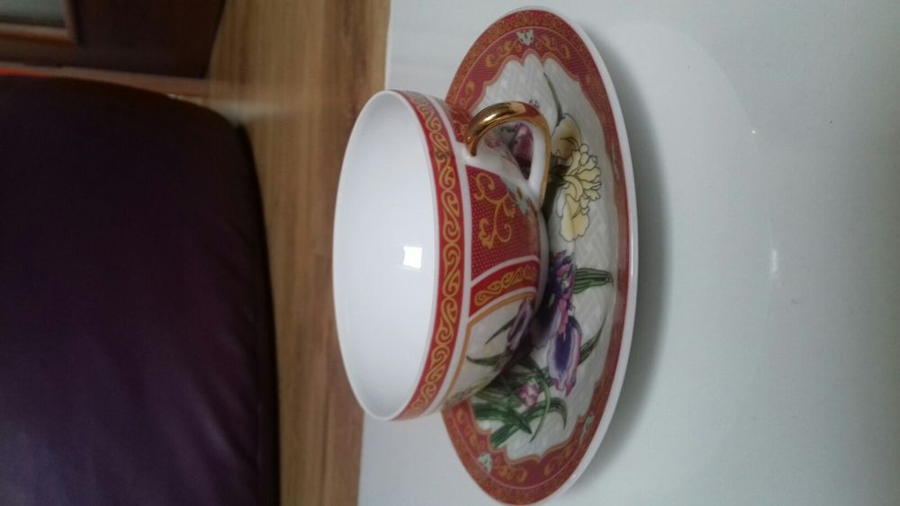 Filiżanka ze spodkiem