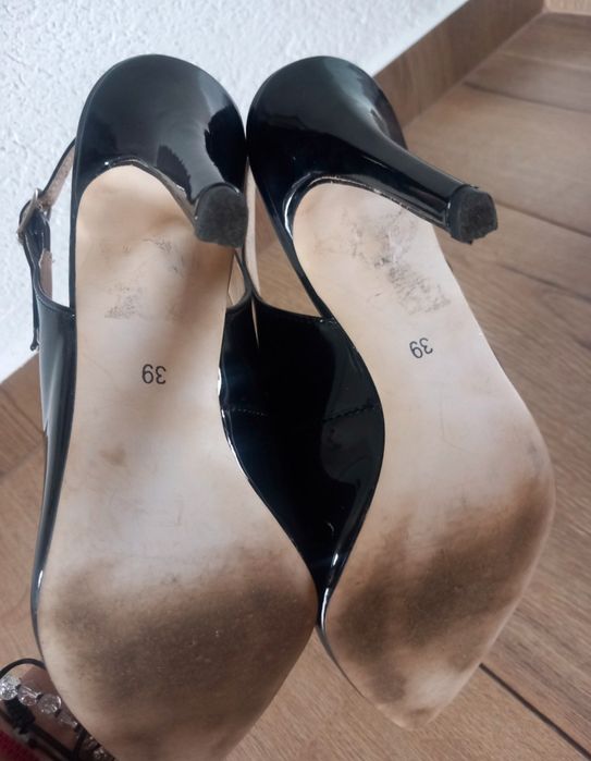 Szpilki czarne piękne zapinane 39