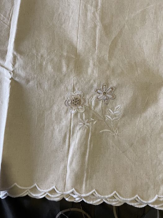 Toalha de linho bordada a mão