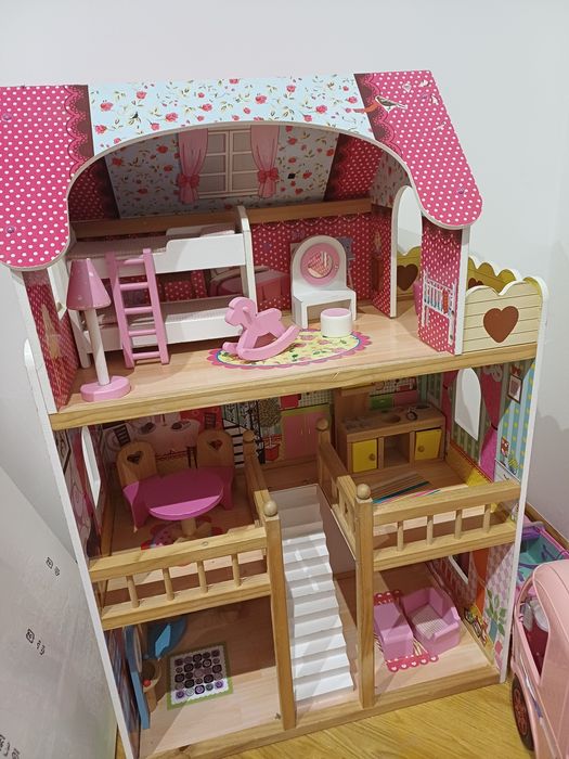 Domek dla lalek z wyposażeniem