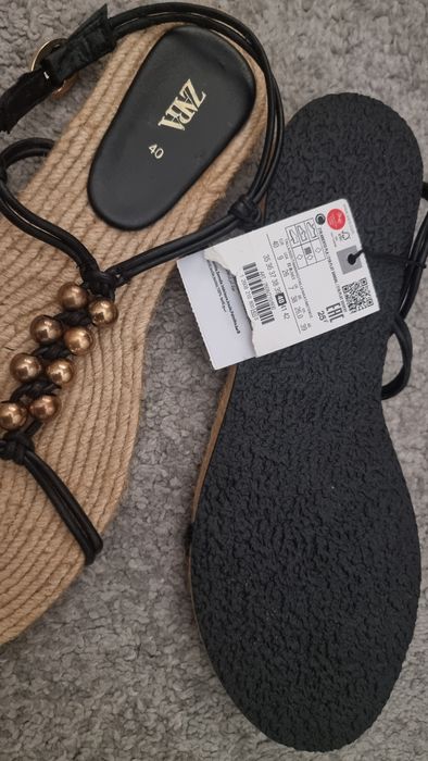 Sandálias Zara Novas