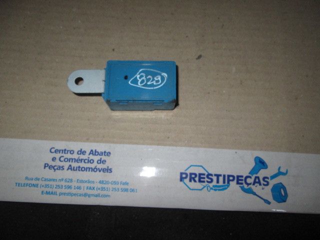 Botão / interruptor electromecânico / relé HYUNDAI Accent I (X3)